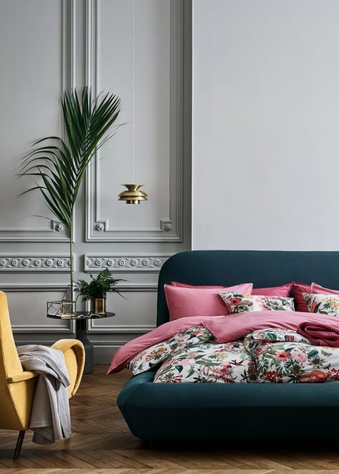 تصاميم أثاث عصري ضمن غرفة نوم أنيقة وكلاسيك