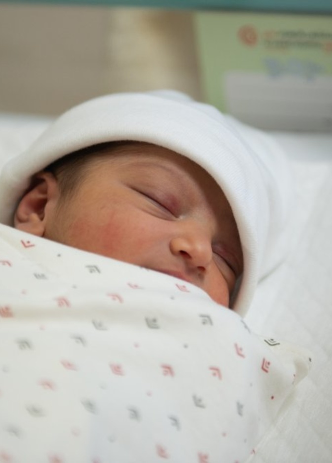 ولادة أول طفل لأم مُصابة بكورونا في الزهراء بدبي وفي إنتظار نتيجة التحقق من إصابته بالفيروس