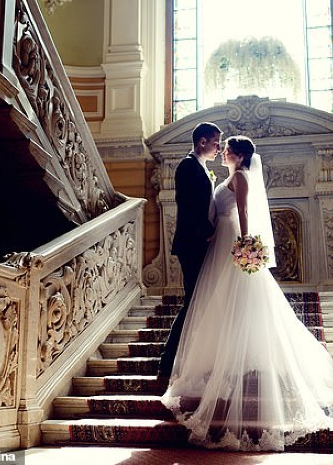  عروسين يتعرضان للاستهجان بسبب طلب غريب