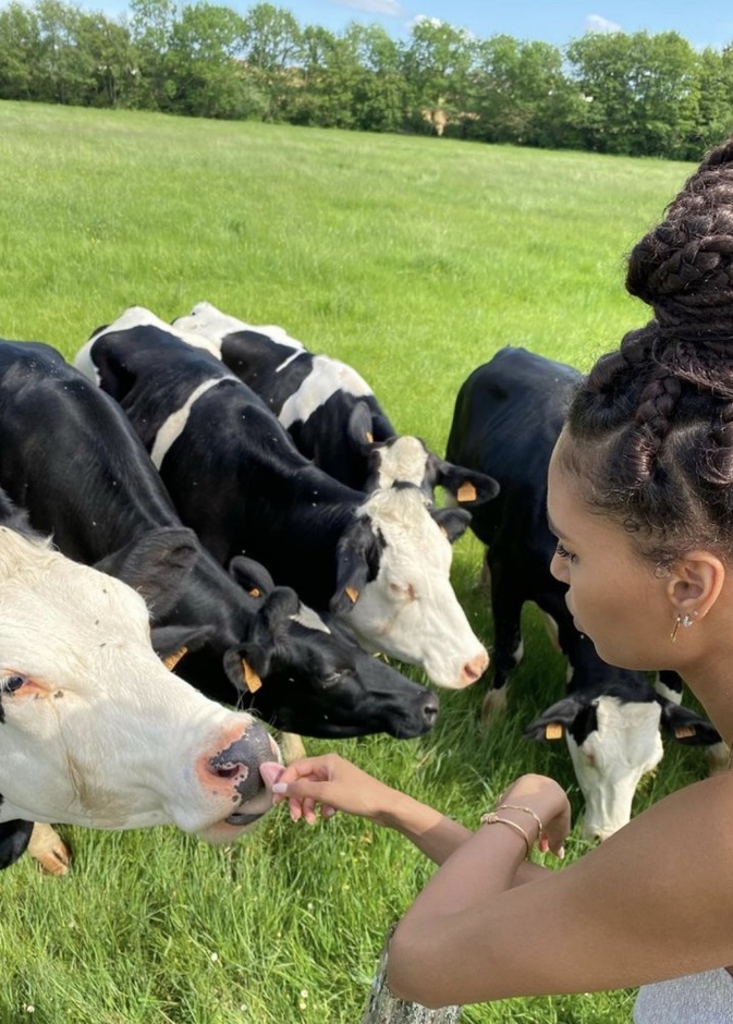 سيندي برونا تعزز نشاطها وحبها للطبيعة خلال الحجر الصحي