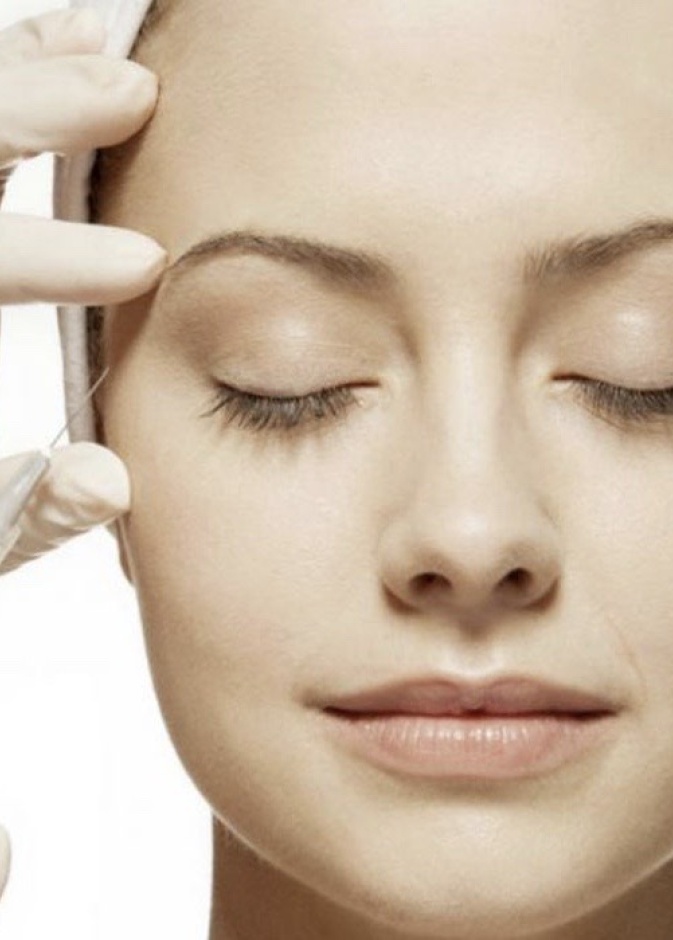 احصلي على حواجب مثالية ورائعة من خلال عملية رفع الحواجب بالحقن