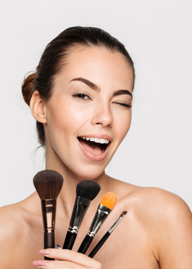 كيفية تنظيف فراشي المكياج خلال الحجر الصحي