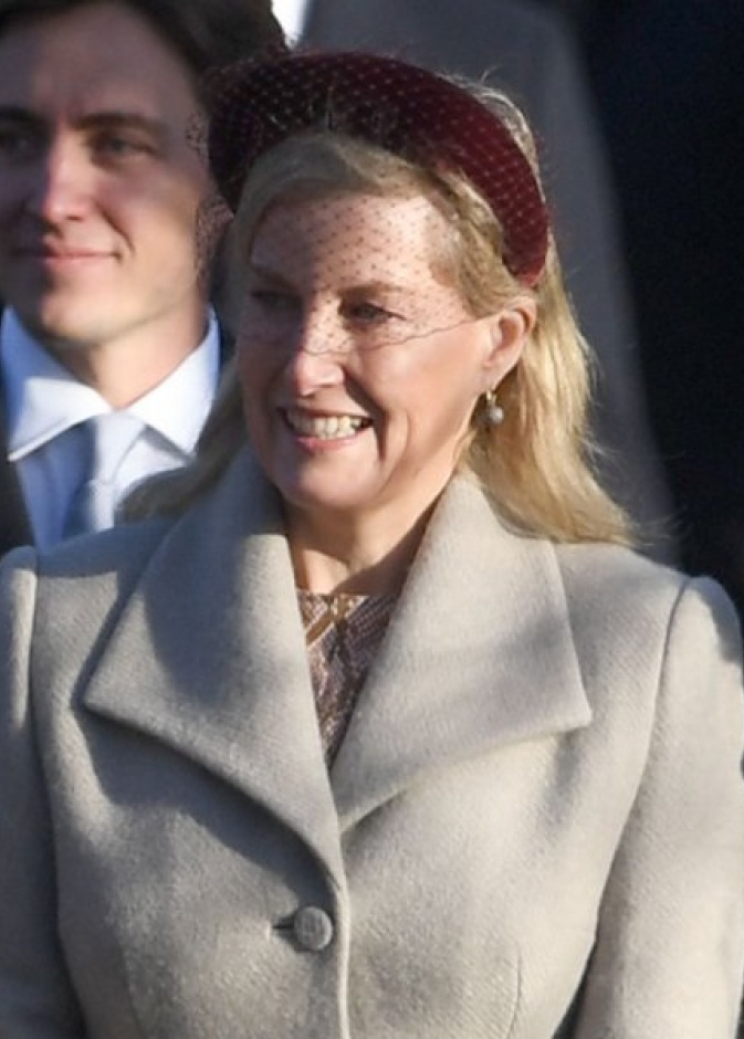 صوفي كونتيسة وسكس تكشف عن سر الإطلالات الملونة للملكة