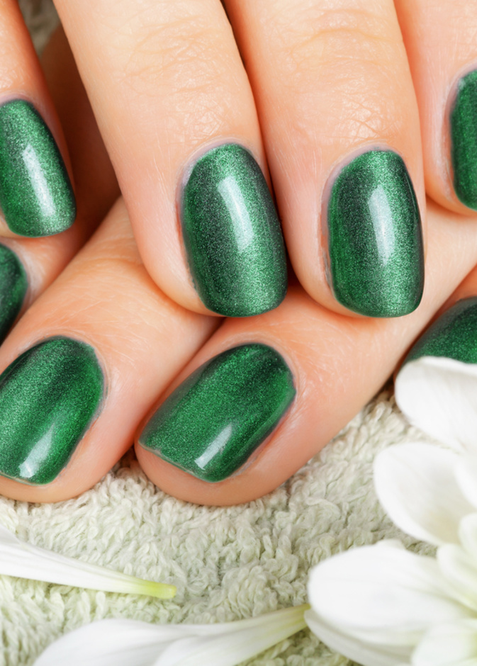 المناكير الأخضر الغامق لرمضان 2020