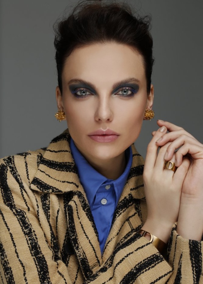 إطلالات جمالية جمعت بين مرح الصيف وجاذبيته في جلسة تصويرية خاصة بـ "هي" وDior