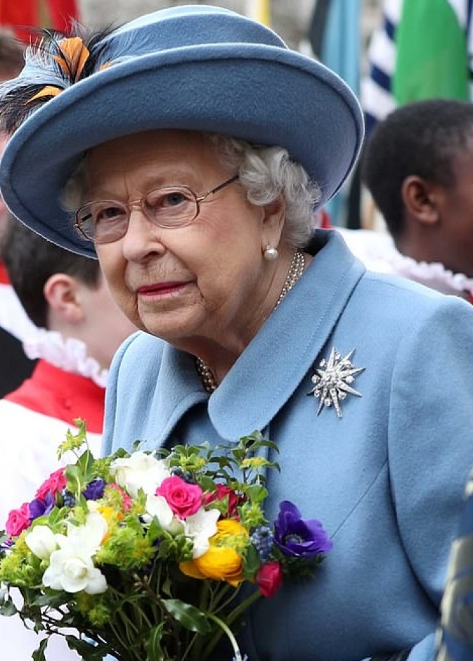 ملكة بريطانيا قد لا تعود للعمل العام مرة أخرى