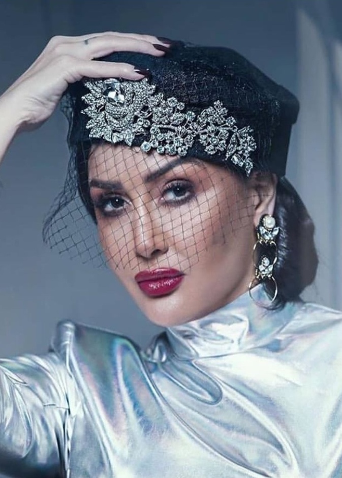 غادة عبد الرازق تحافظ على اطلالات جمالية شبابية