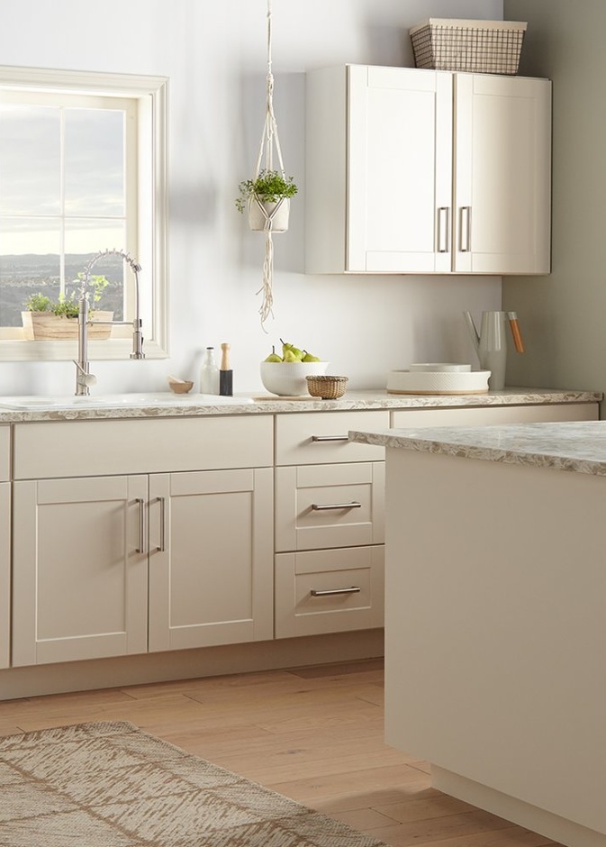  مطبخ باللون البيج والخشب