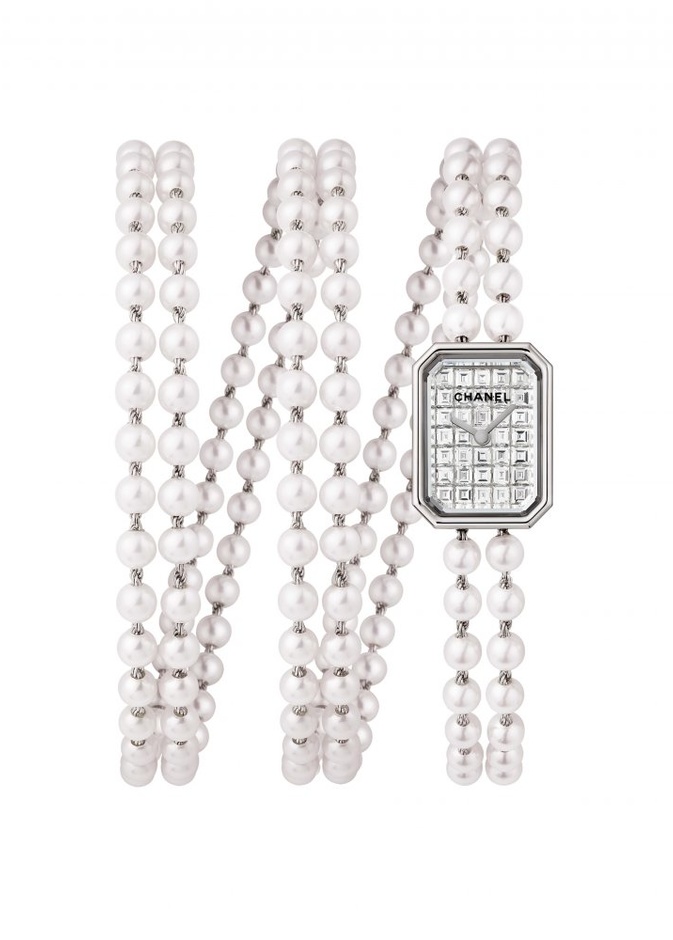 ساعة ذهب ابيض وألماس بسير لؤلؤ من Chanel