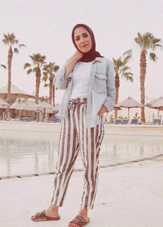  نسقت ريهام خليفة اطلالة شبابية مريحة