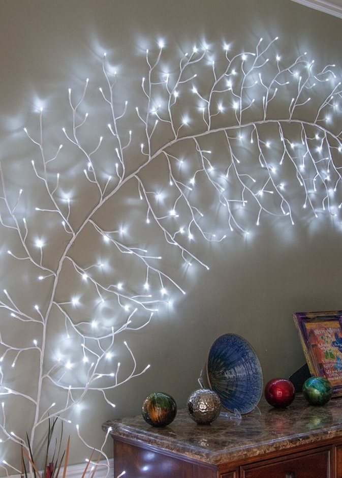 تصميم مصنوع من حبال الإنارة لديكورات حوائط غرف المعيشة