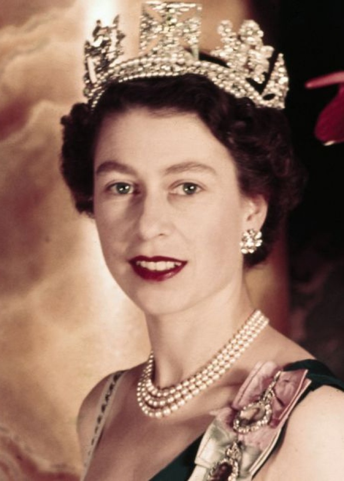 الصدفة.. كلمة السر في تغير الأدوار داخل العائلات الملكية