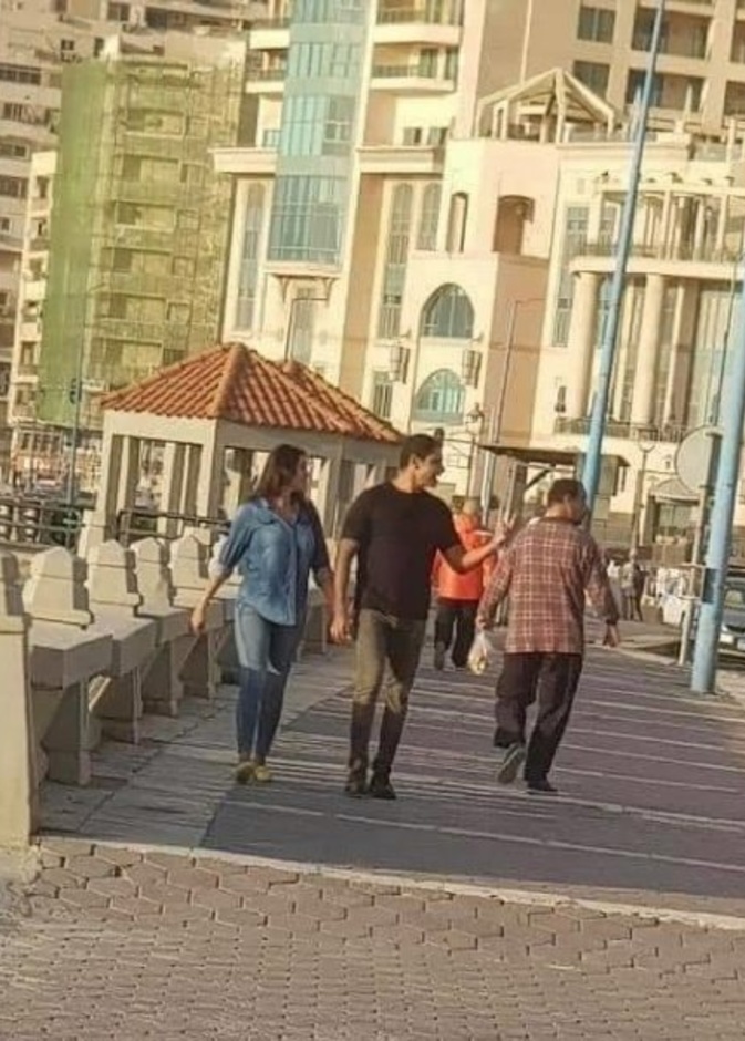 ياسمين صبري واحمد ابو هشيمة على كورنيش الاسكندرية