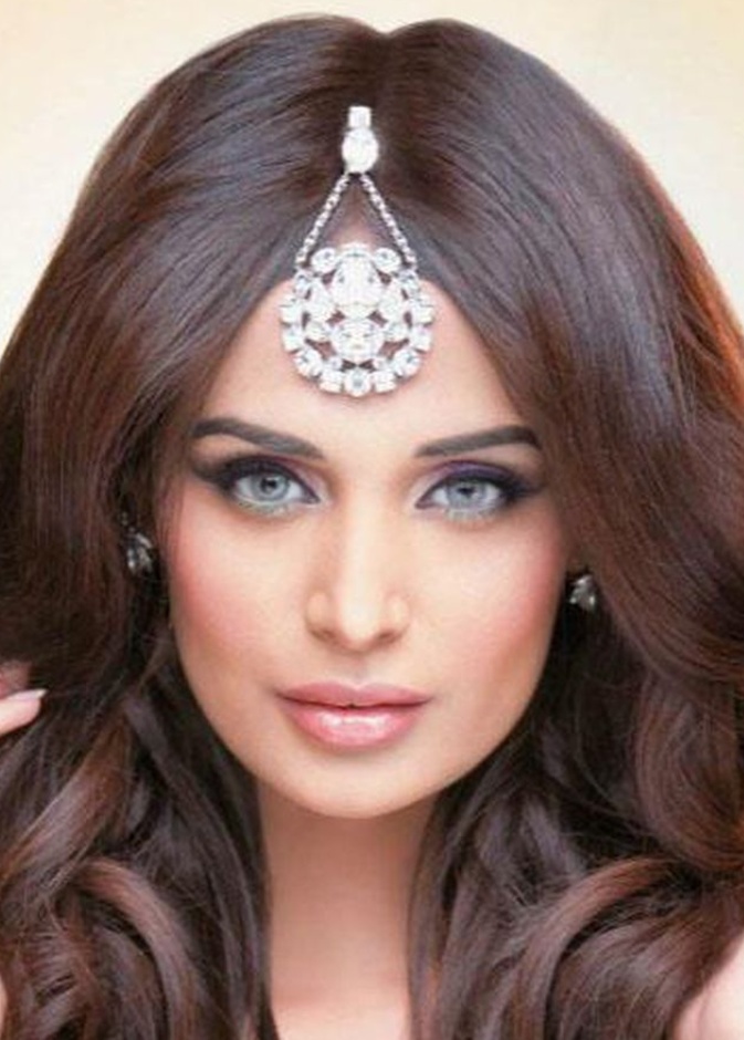  الفحم يخلص شعر العروس من القشرة