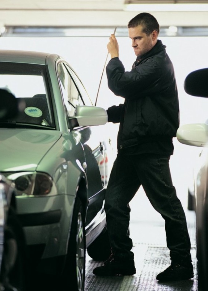  كيف تحمي سيارتك من السرقة بطرق سهلة