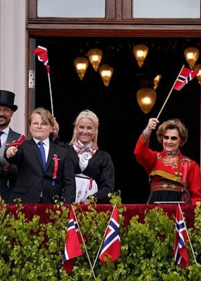 العائلة المالكة النرويجية تحتفل باليوم الوطني للنرويج