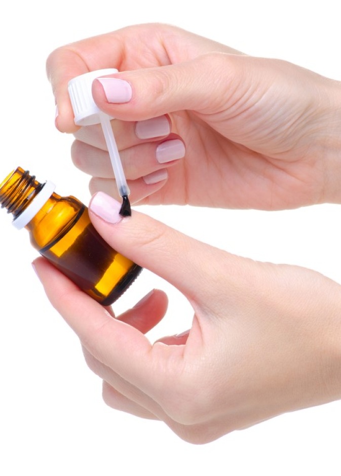 أفضل سيروم لإصلاح الأظافر وترطيب الجلد المحيط بها