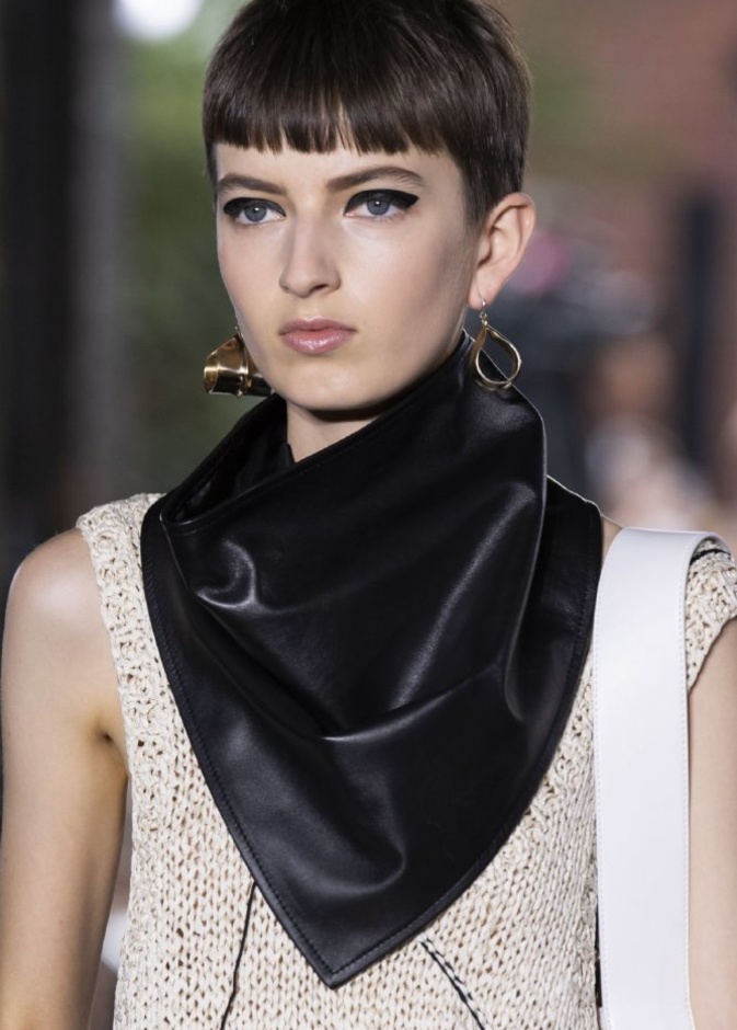 طرق لف اسكارفات من الجهة الامامية في عيد الفطر 2020 من 3.1 Phillip Lim