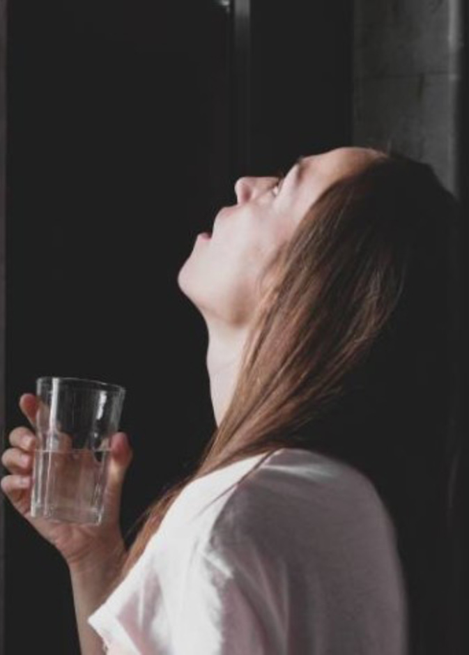  هل الغرغرة بالماء والملح تقي من كورونا