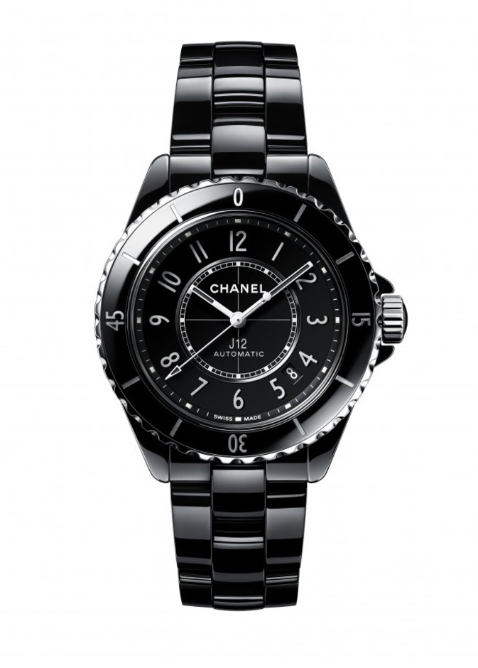 ساعة J12 الأيقونية من CHANEL تبلغ عامها العشرين