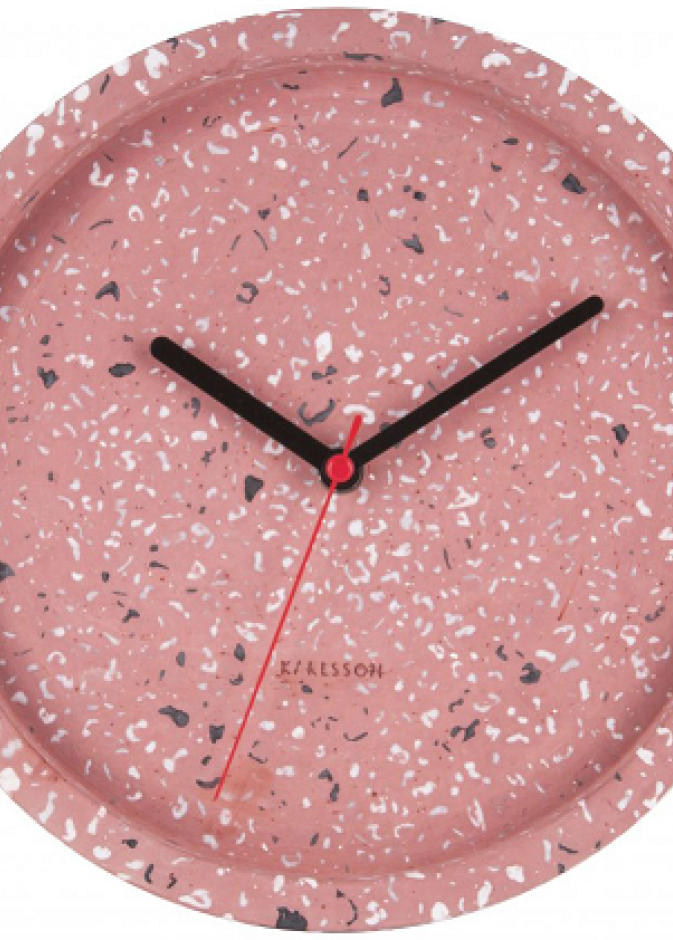 ساعة الحائط توم تيراتزو Tom Terrazzo باللون الوردي من كارلسون Karlsson