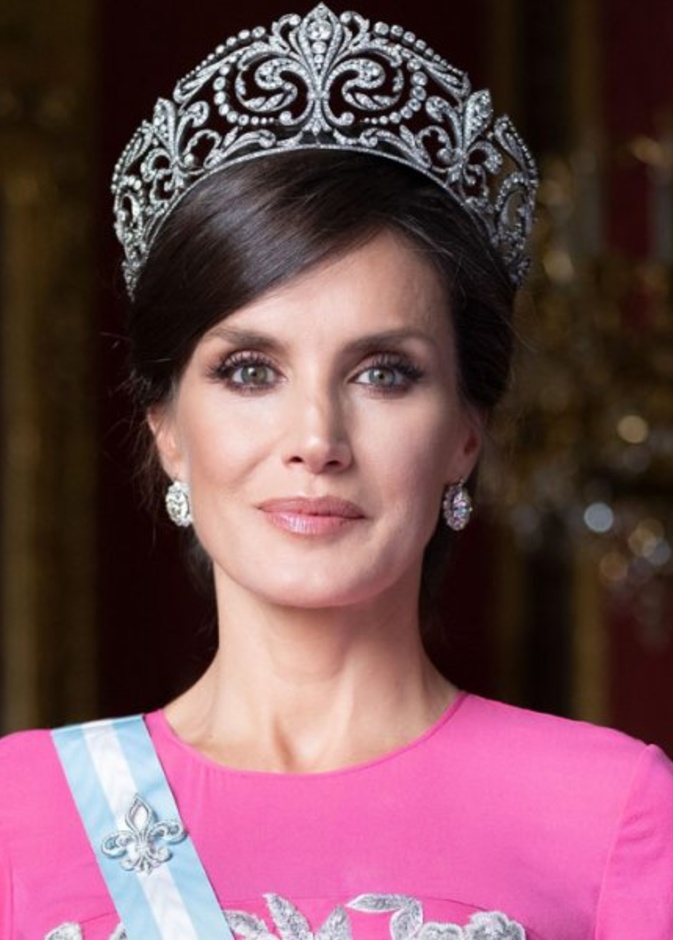 الملكة ليتيزيا ترتدي تاج Fleur de Lys