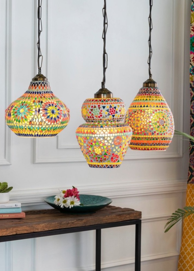 أجهزة إنارة مغربية بألوان مبهجة