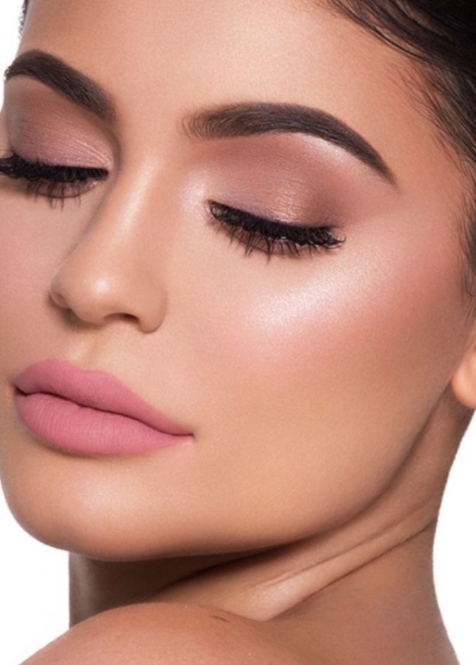  مكياج وردي ناعم لنهار العيد