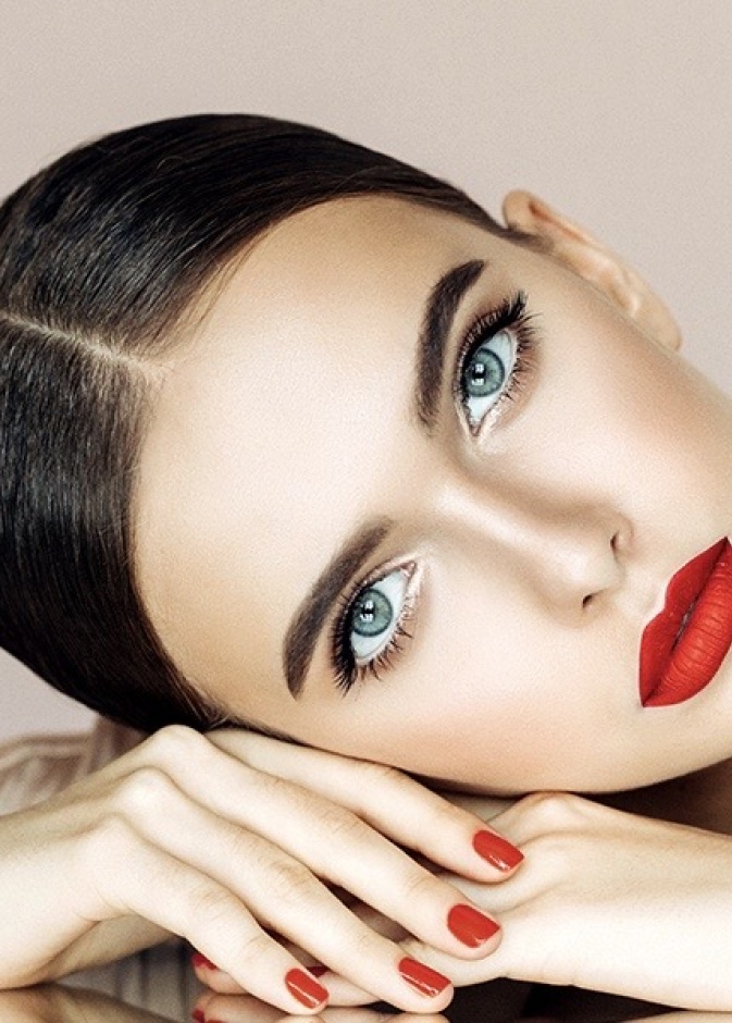  لون أحمر الشفاه الجريئ إذا كانت عيونك زرقاء