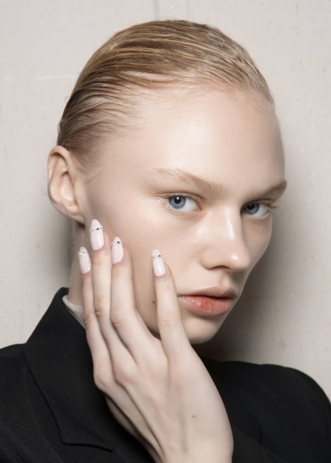 رسومات مناكير سهلة طبقيها في العيد 2020 من Emilio Pucci