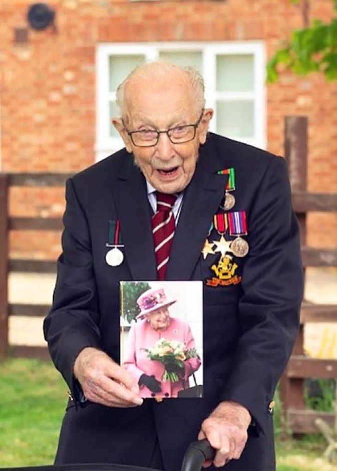 توم مور حديث وسائل الإعلام