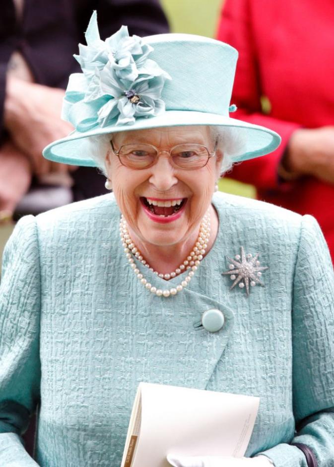 ما هي أغرب الأشياء التي تمتلكها الملكة إليزابيث الثانية؟