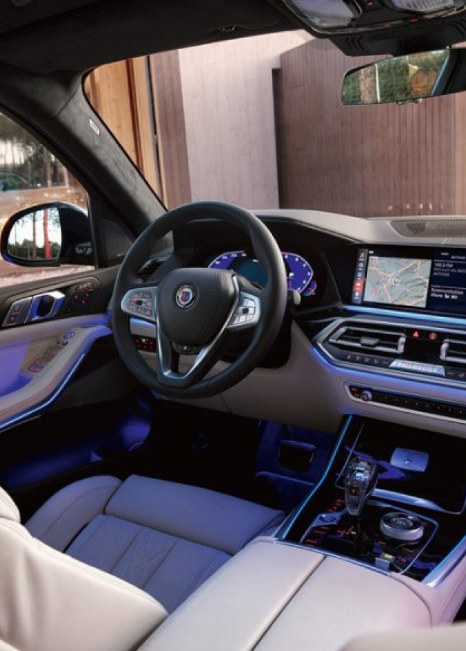 سيارة فاخرة جديدة من بي إم دبليو BMW