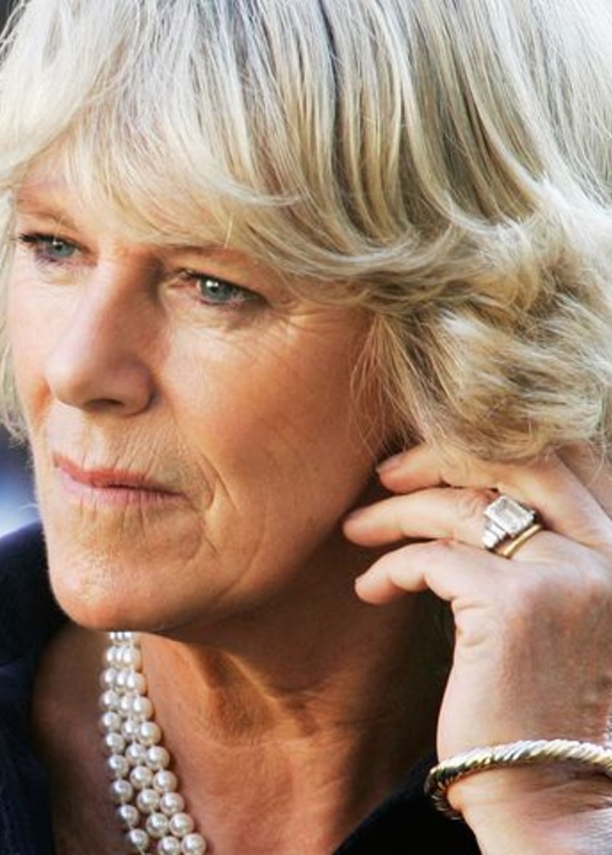 ما هي قصة خاتم خطوبة كاميلا باركر؟