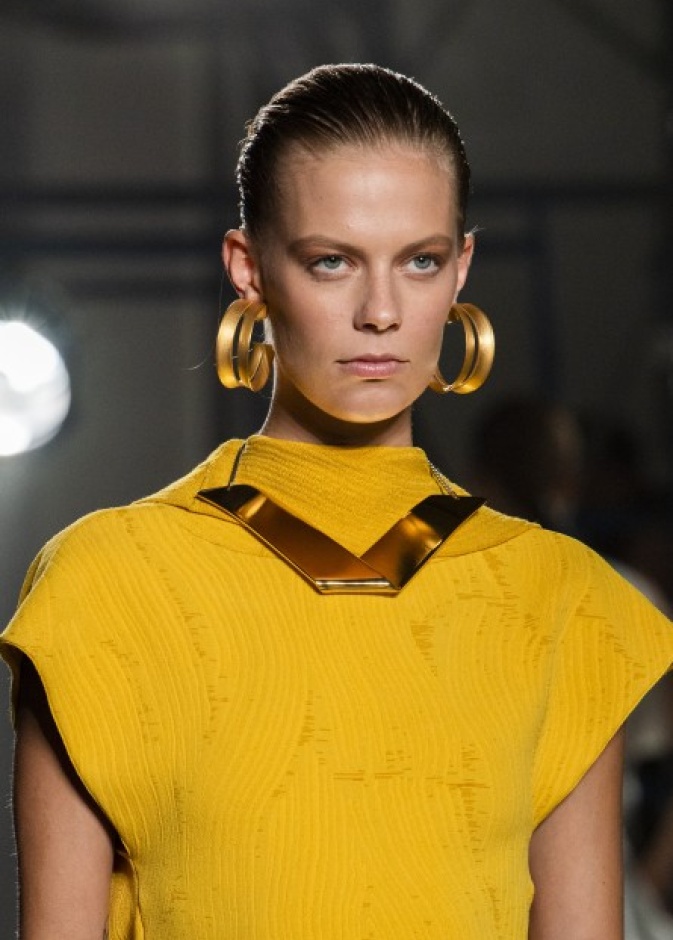  أقراط دائرية كبيرة من تصميم Proenza Schouler