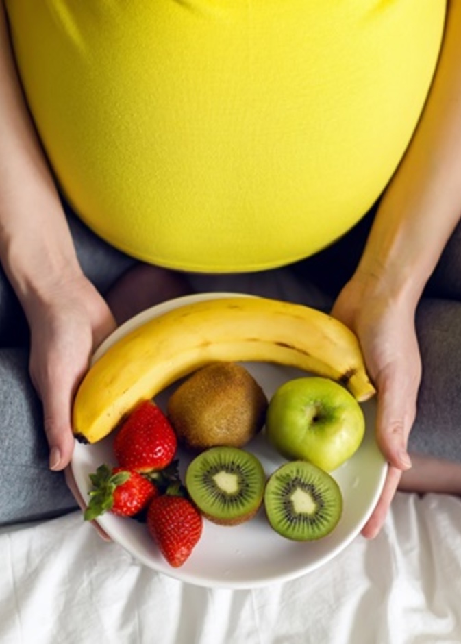 من فوائد الموز للحامل مدها بالطاقة اللاومة لها خلال الحمل