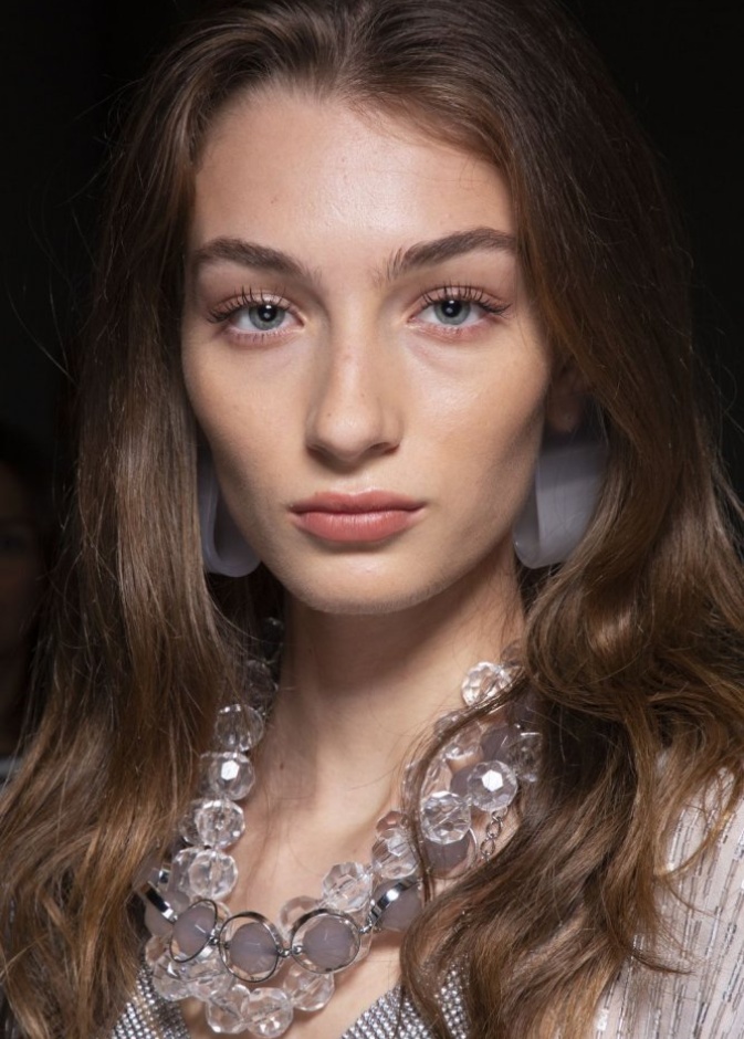 مكياج طبيعي يومي لصيف 2020 من Emporio Armani