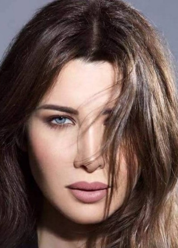 نانسي عجرم من أولى الفنانات اللواتي خضعن لعملية تجميل الأنف
