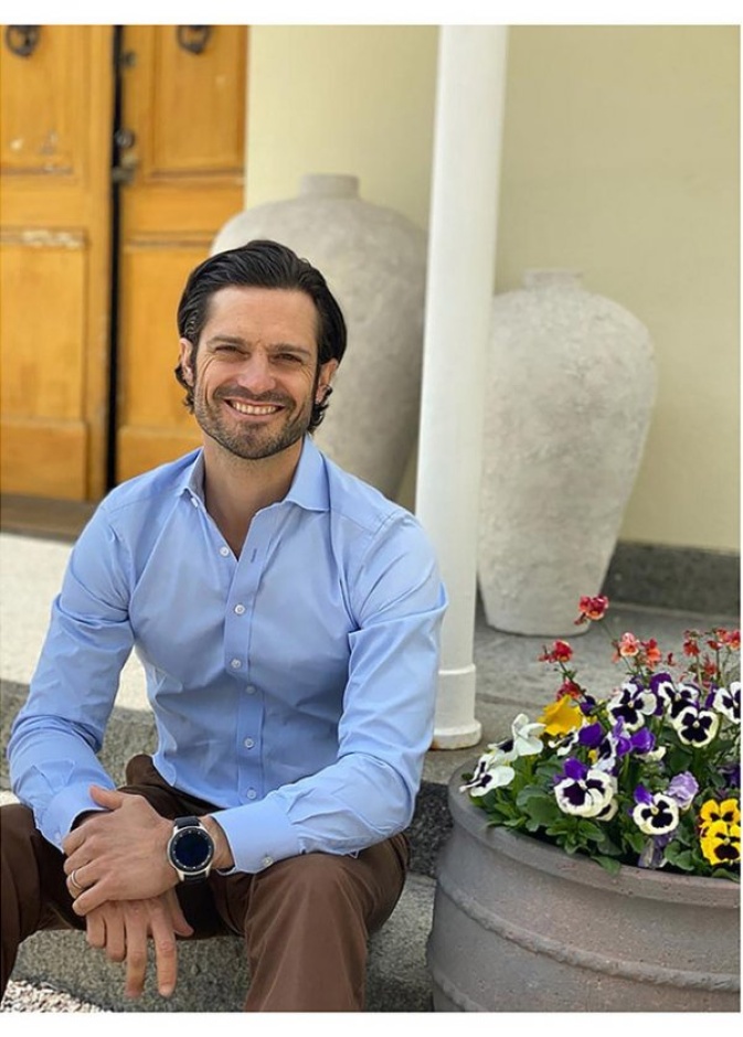 كارل فيليب يحمل رتبة رائد