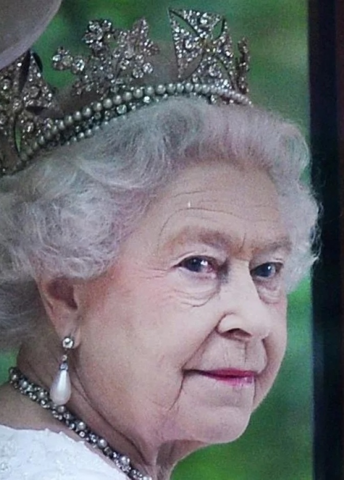 كيت ميدلتون أم كاميلا باركر.. من ترث قطع مجوهرات الملكة إليزابيث؟