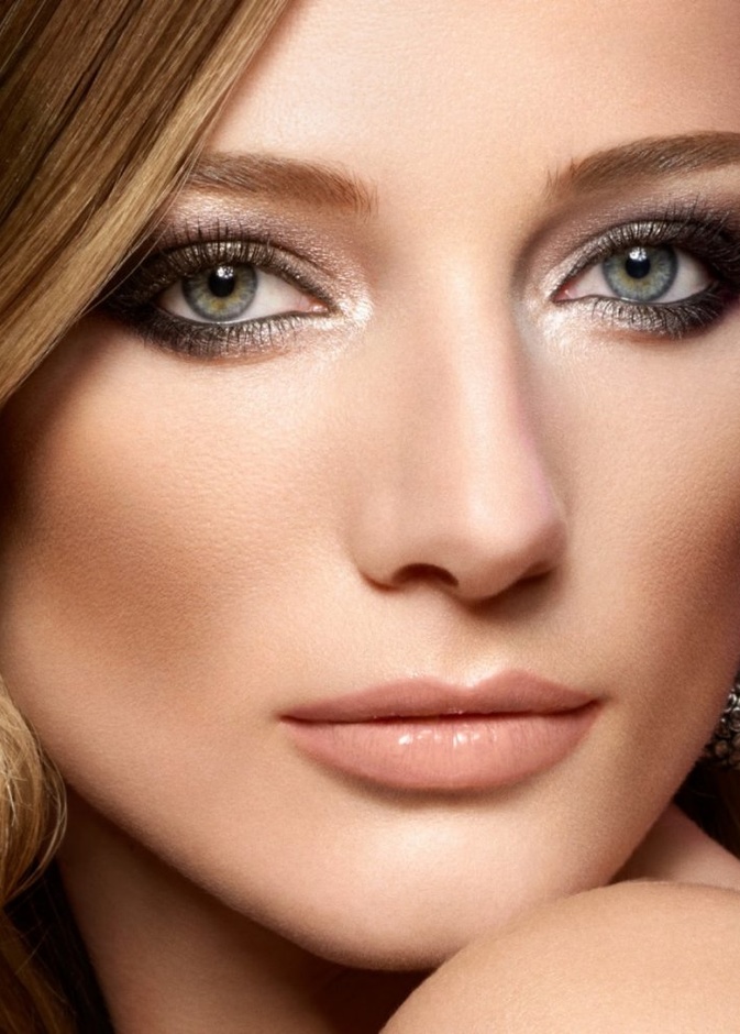 الوان ظلال عيون تناسب أصحاب العيون الرمادية