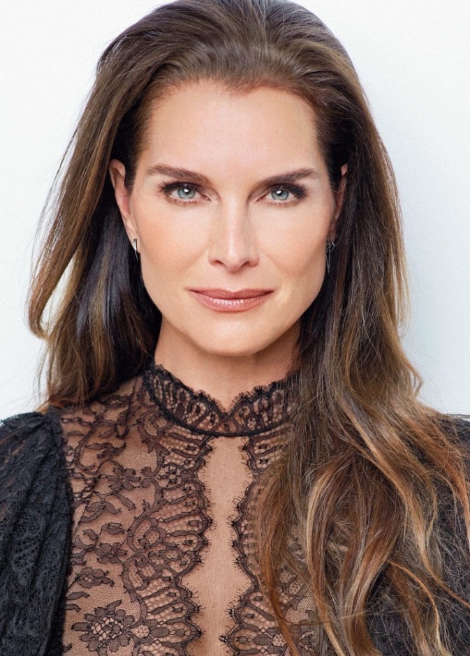 تحتفل اليوم النجمة الأمريكية بروك شيلدز Brooke Shields بعيد ميلادها الـ55