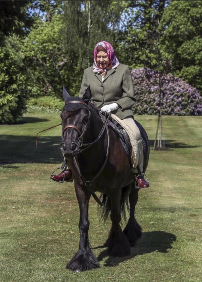 الملكة اليزابيث لا تزال تمارس نشاطها خلال الحجر الصحي