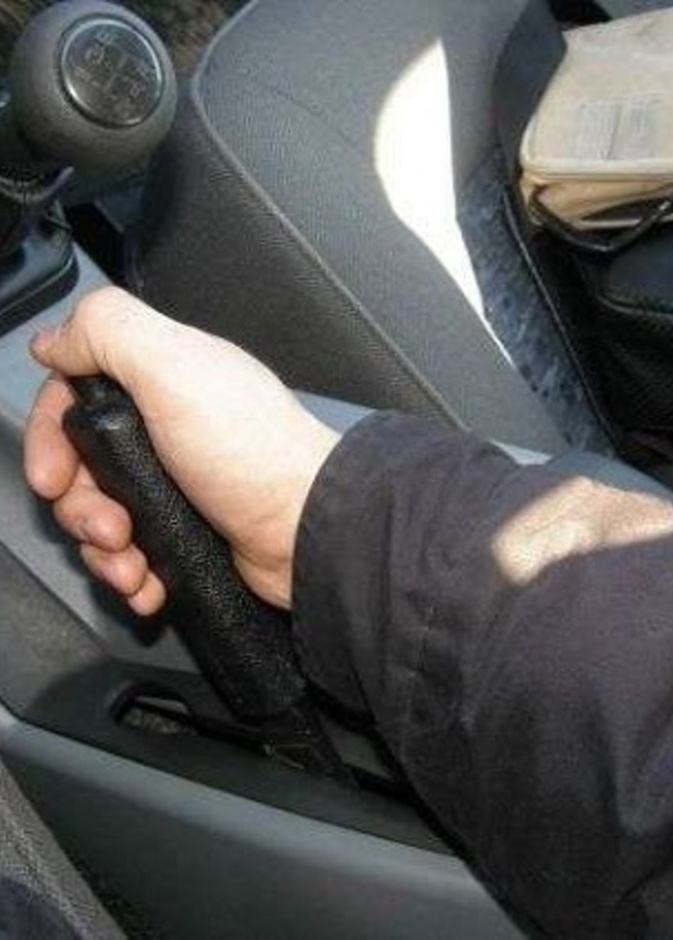  كيفية استخدام فرامل الطوارئ