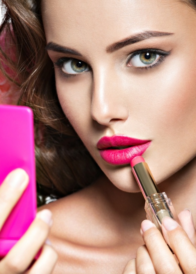 حيل لتكبير الشفايف الرقيقة بالمكياج