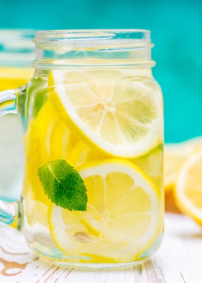 فوائد الليمون والماء قبل النوم