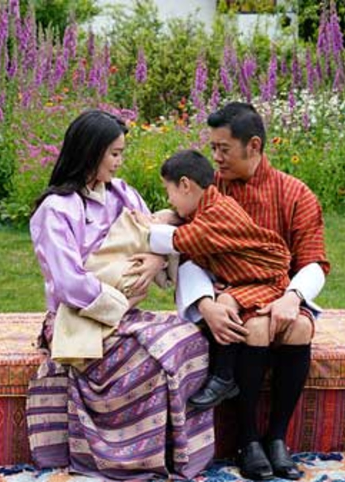 صورة رسمية بمناسبة عيد ميلاد ملكة بوتان