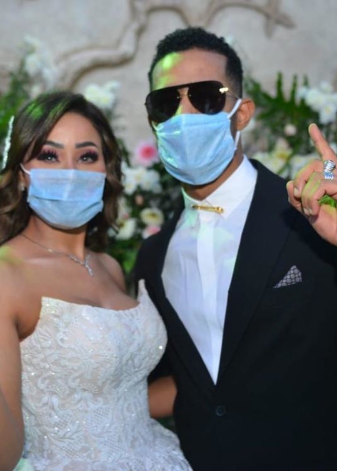 محمد رمضان و شقيقته ايمان اثناء حفل الزفاف