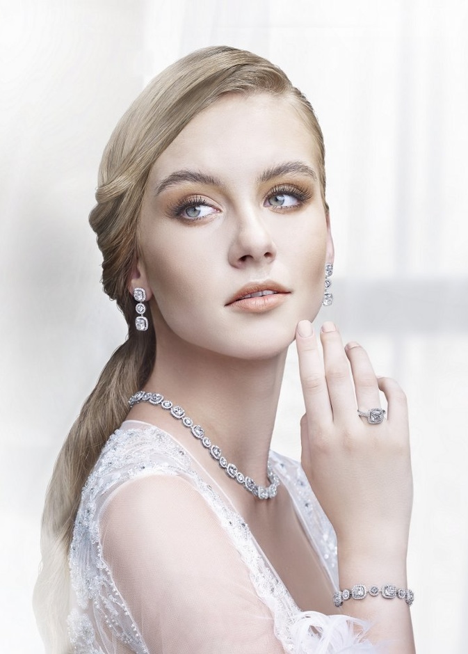  أطقم مجوهرات استثنائية تليق بالعروس المميّزة من معوّض 