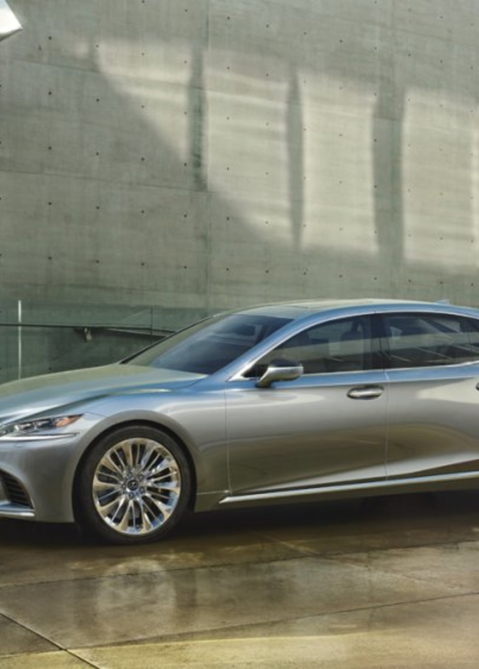 شركة عبد اللطيف جميل تحتفل بإطلاق الجيل الجديد من لكزس سيارة LS